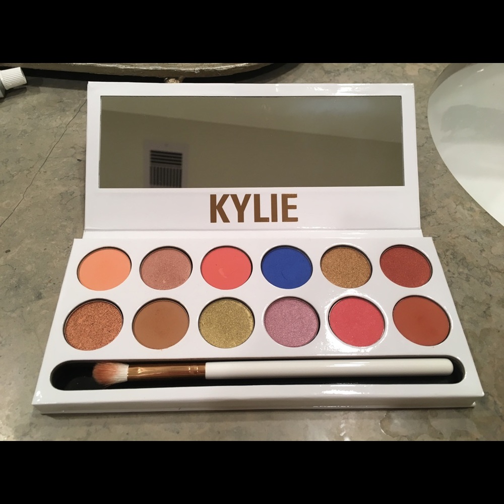 Kylie Cosmetics Royal Peach Palette