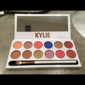 Kylie Cosmetics Royal Peach Palette