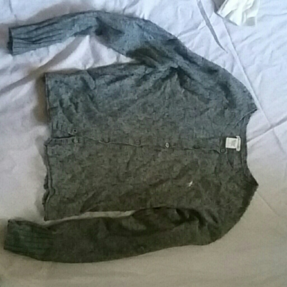 Super cute gray hollister long sleeve.