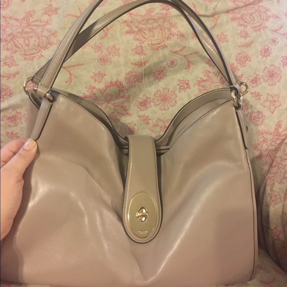 Beautiful like new Coach purse.