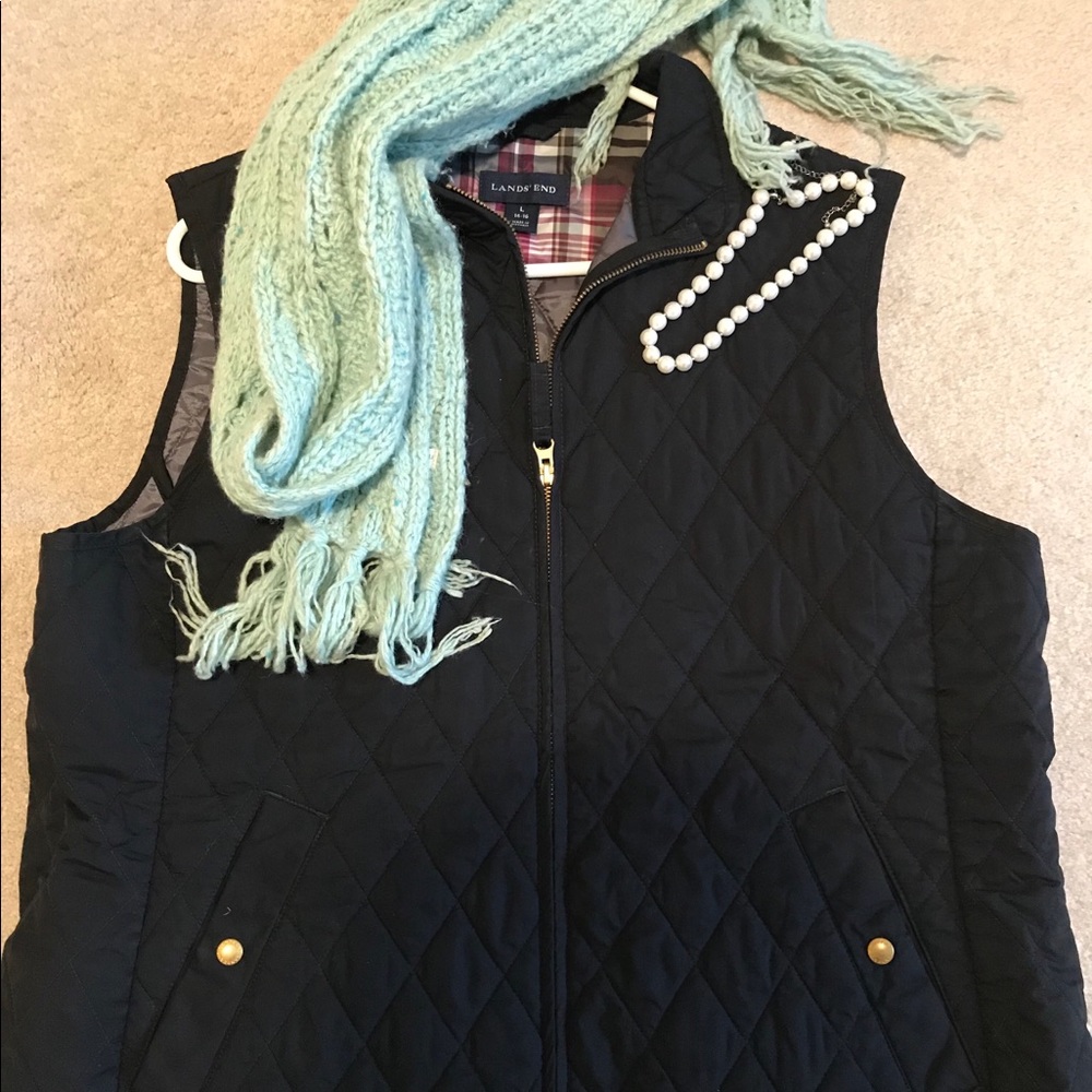 Lands End lightweight black puffer vest. Sz L