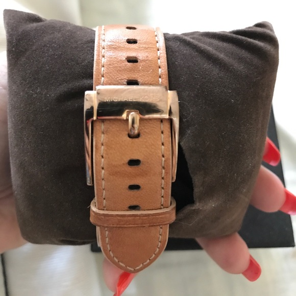 Michael Kors rose gold watch - Picture 3 of 4