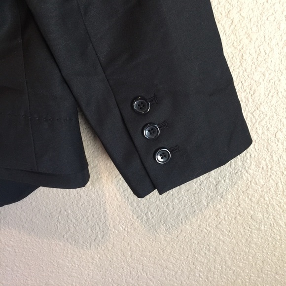 Lux Crop Blazer - Picture 3 of 5