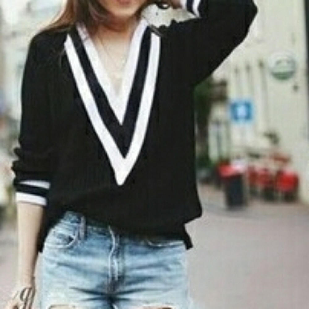 Black white deep V neck sweater