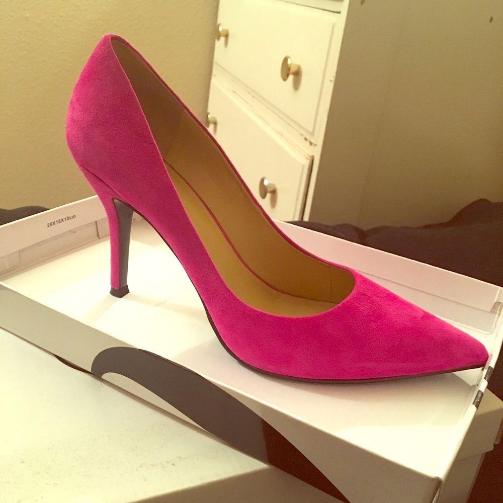 Fuchsia suede heels