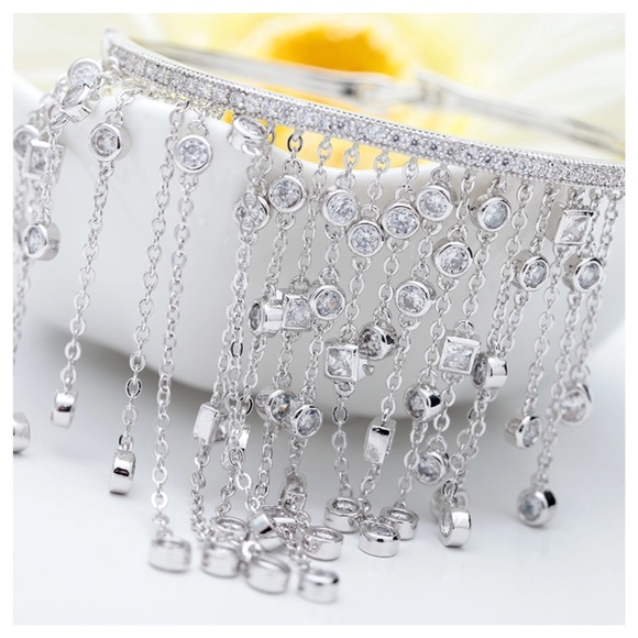 Swarovski Crystal Dangle Fringe Bracelet - Picture 3 of 6