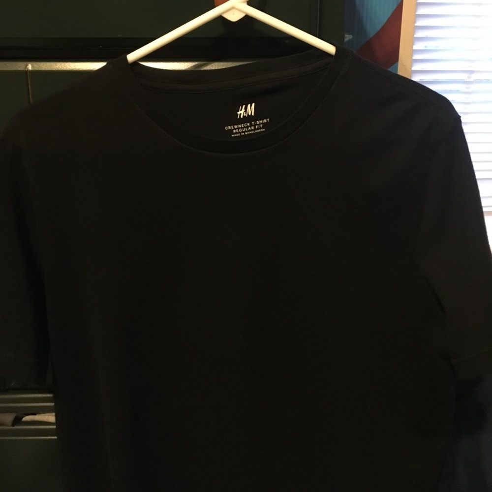 New H&M shirt regular solid black medium