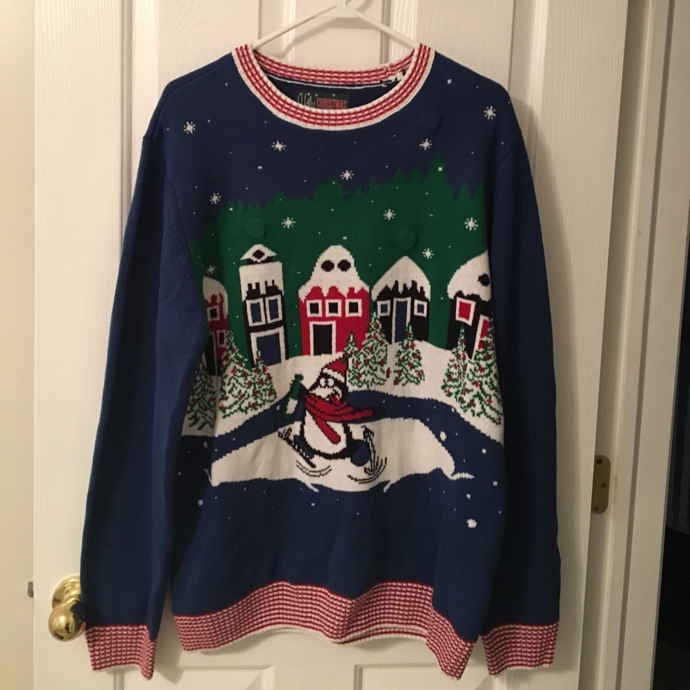 Men's Christmas sweater lights up