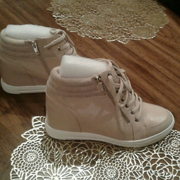 Aldo Shoes - 😍😍Aldo Wedge Sneakers