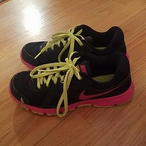 Athletic shoes