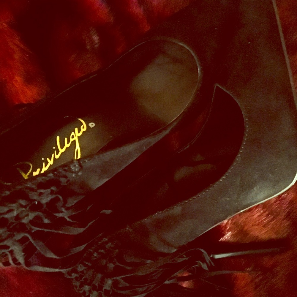 Blk Suede Fringe Heels , Easy Slip ~ On