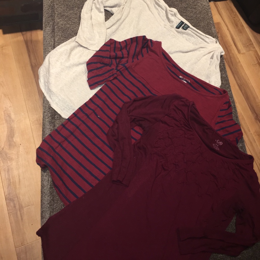 3 tops for the price of 1! Size small, name brand