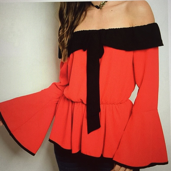 SALE💥NEW Boutique Off Shoulder Blouse one left ❣️ - Picture 2 of 6
