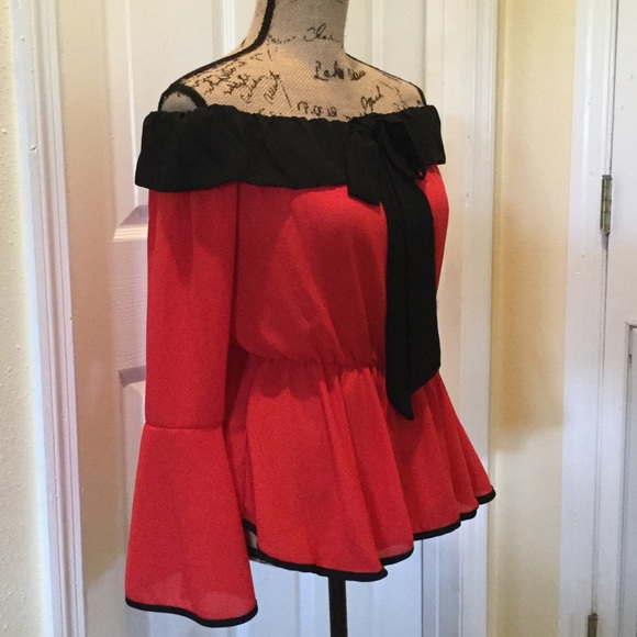 SALE💥NEW Boutique Off Shoulder Blouse one left ❣️ - Picture 3 of 6