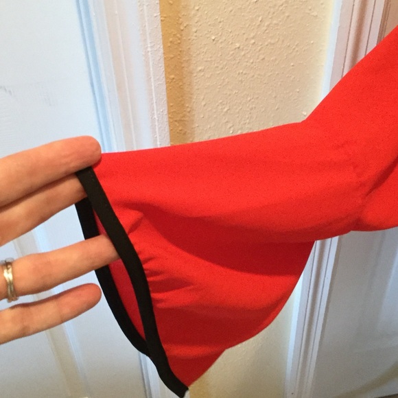 SALE💥NEW Boutique Off Shoulder Blouse one left ❣️ - Picture 6 of 6