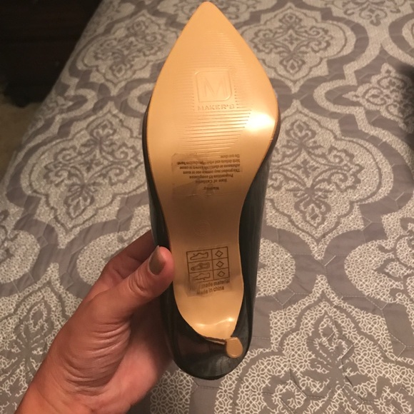 Pink and black shoes - Picture 4 of 4