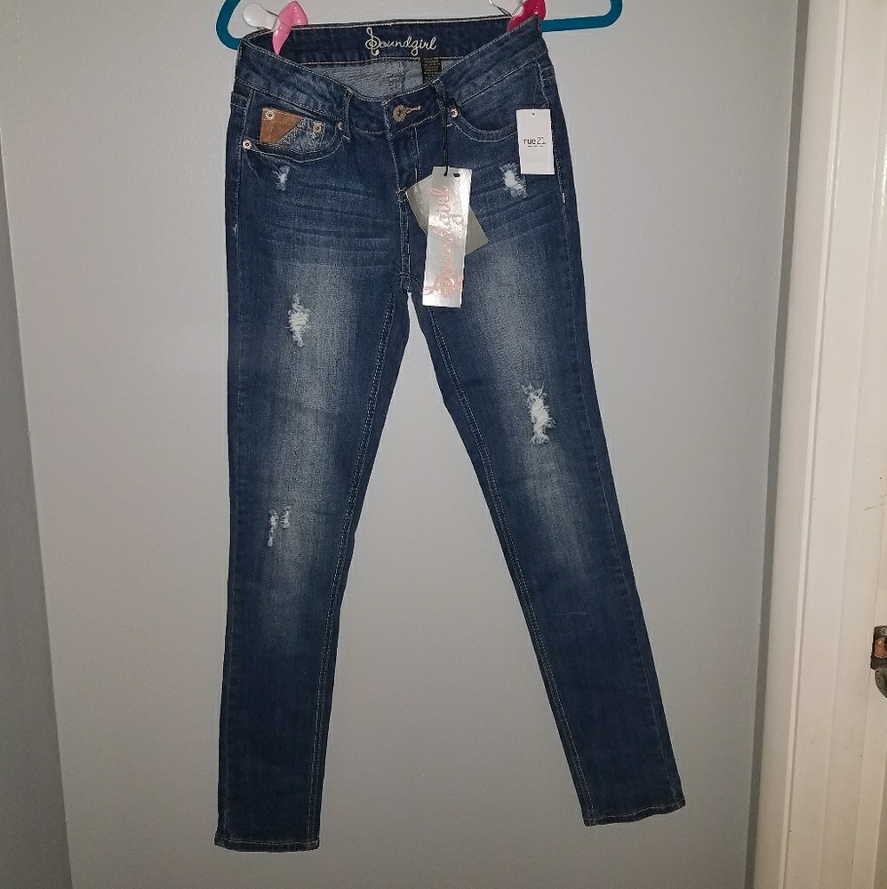 NWT DISTRESSED JEANS!!