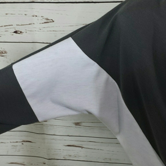 Block Color Scoop Neck Long Sleeve Tee - Picture 2 of 5