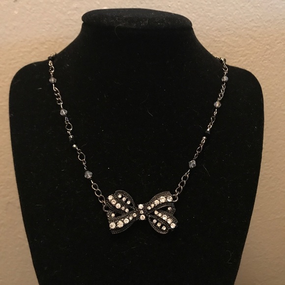 Sidlee Jewelry Jewelry - Beautiful Bow Around the Neck - Handmade Necklace