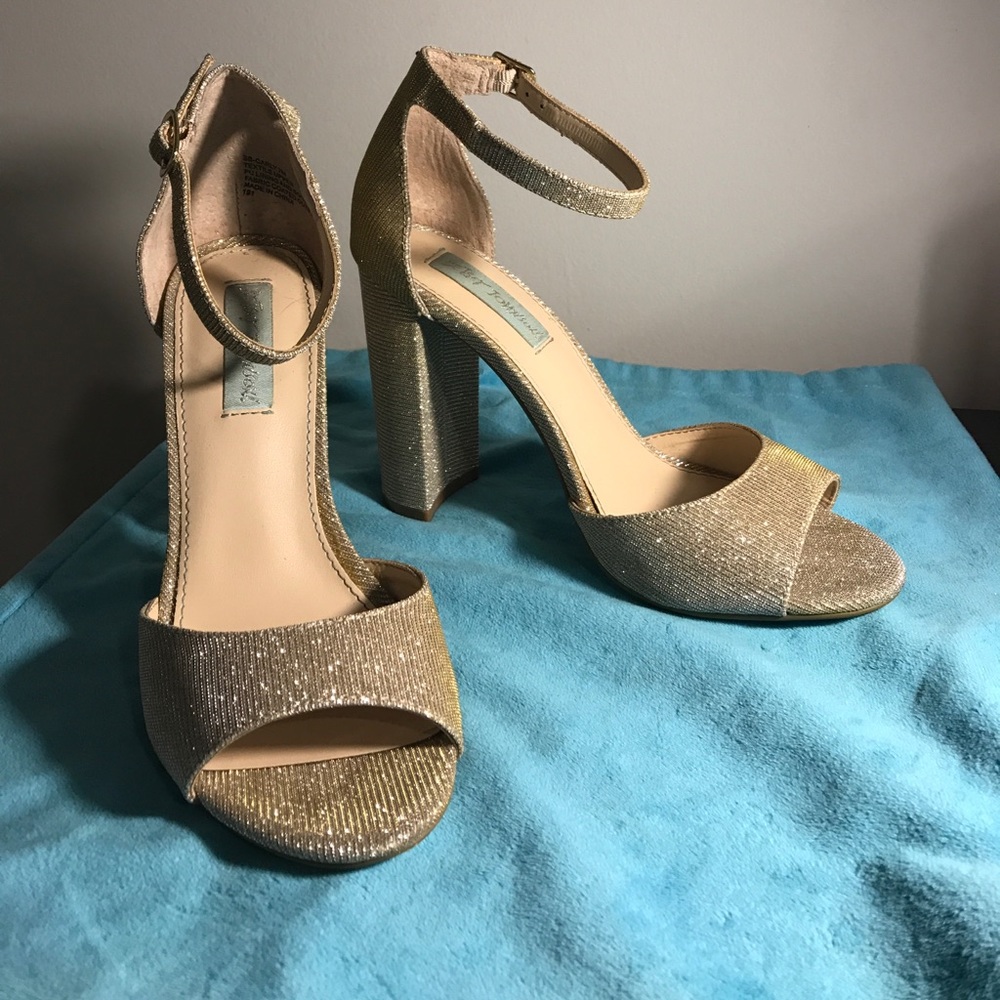 Blue by Betsey Johnson gold block-heel sandals, 7M