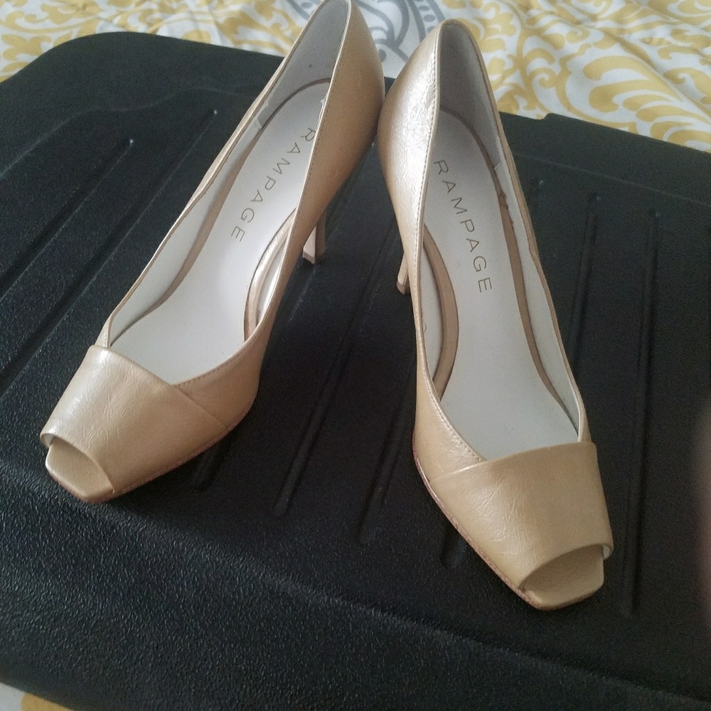 Peep toe pumps - Picture 3 of 4
