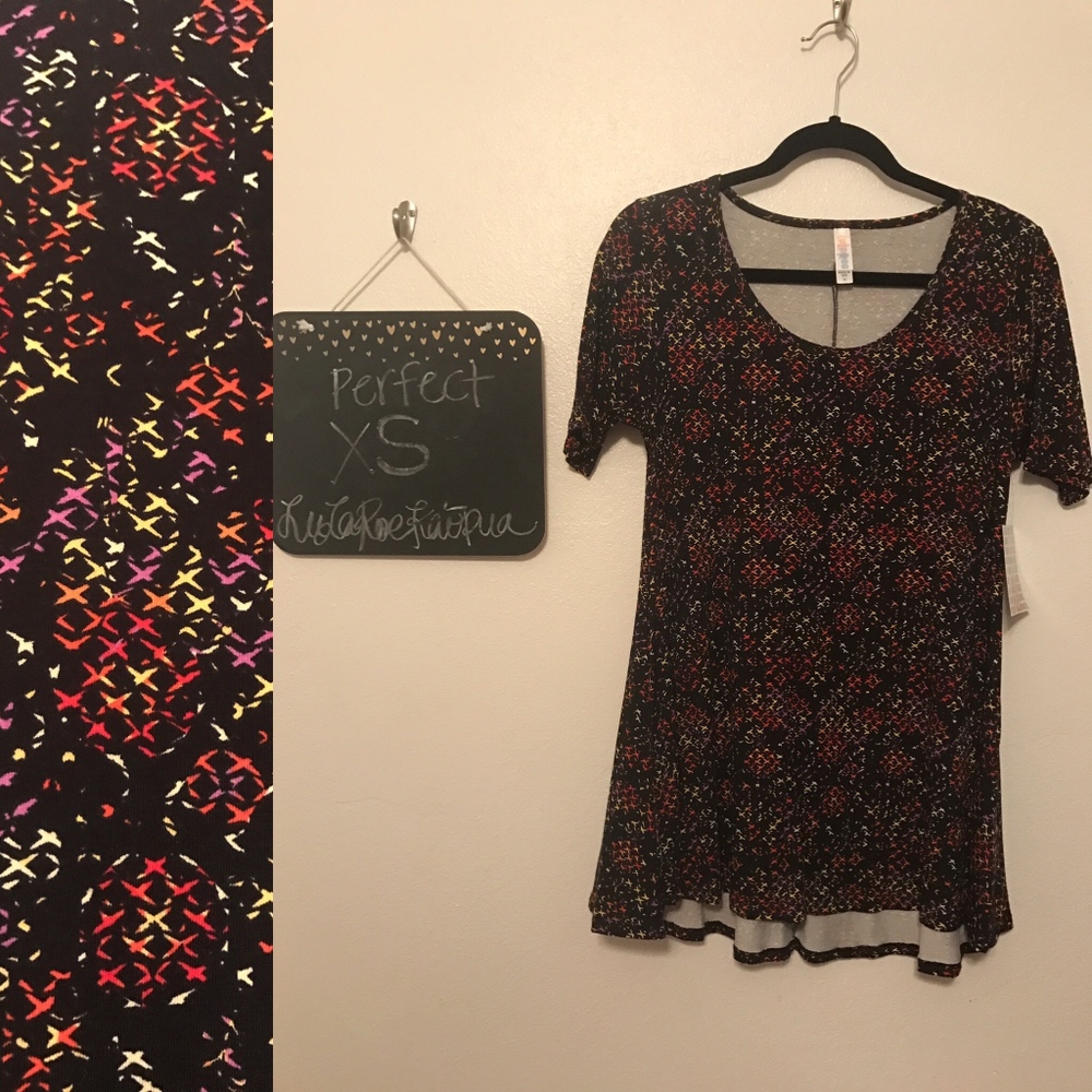 LuLaRoe Perfect Tee XS. x print. black, red.