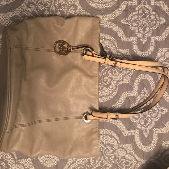 Michael Kors purse - Picture 1 of 4