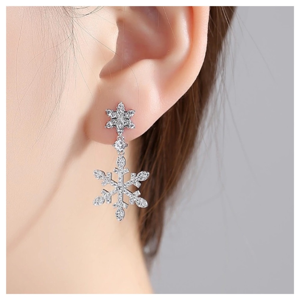 Swarovski Crystals Pave Set Snowflake Earring - Picture 2 of 4