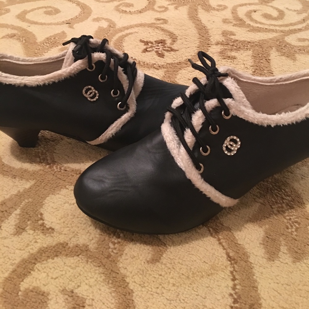 BRAND NEW MINI HEELS BOOT/ shoe