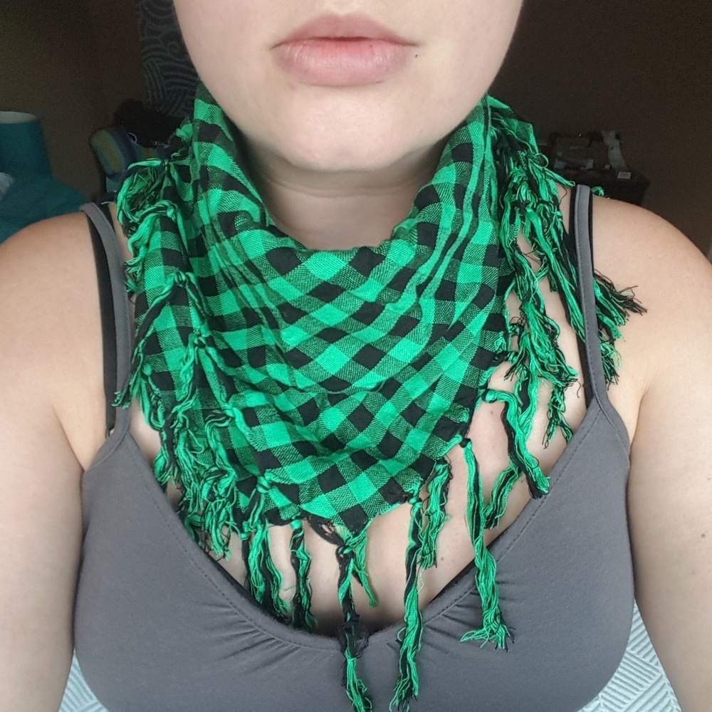CHECKERED HANDKERCHIEF SCARF