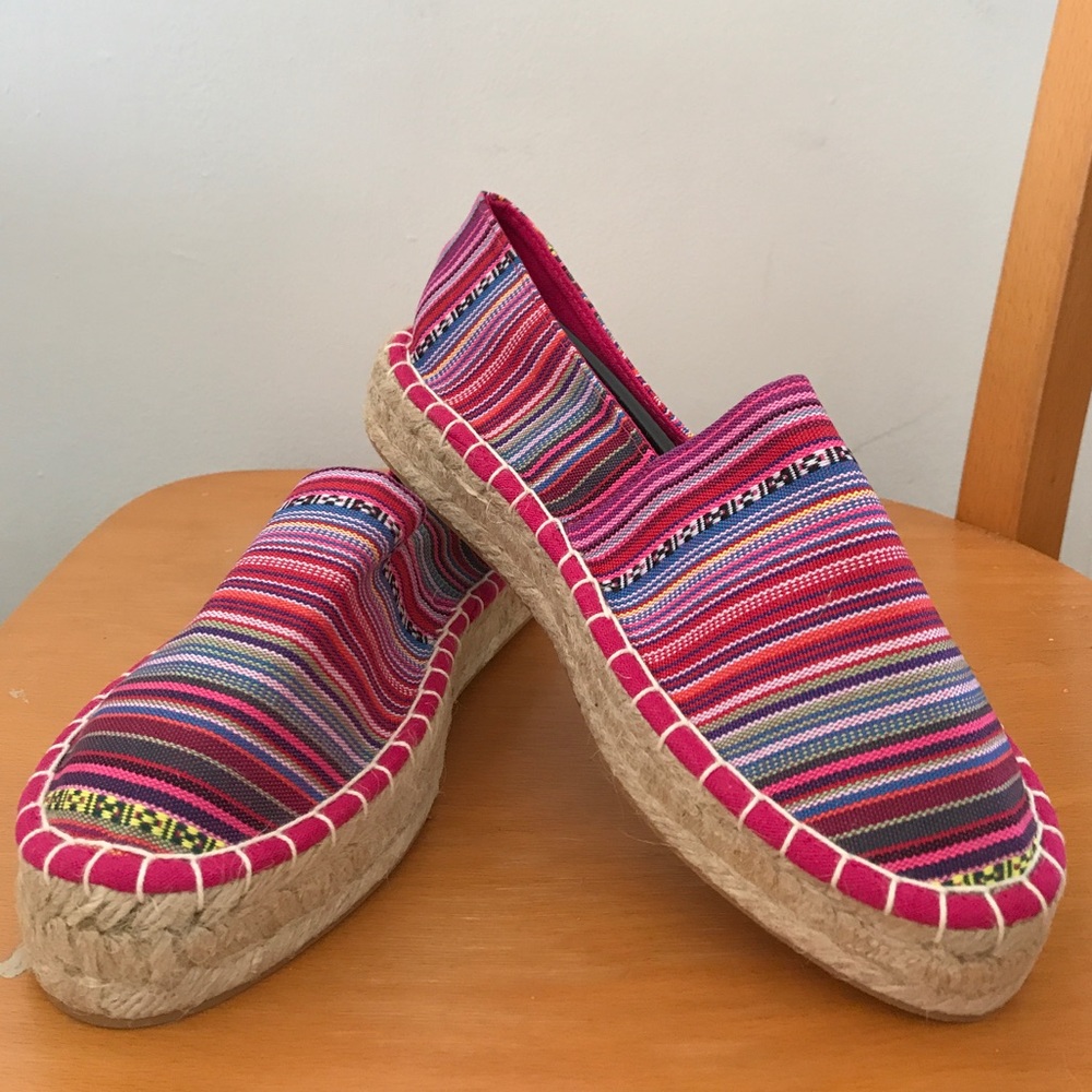 Never worn Just Fab colorful flats
