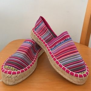 Never worn Just Fab colorful flats