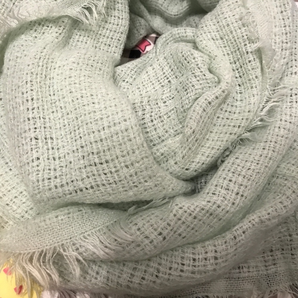 Mint infinity scarf - Picture 2 of 2