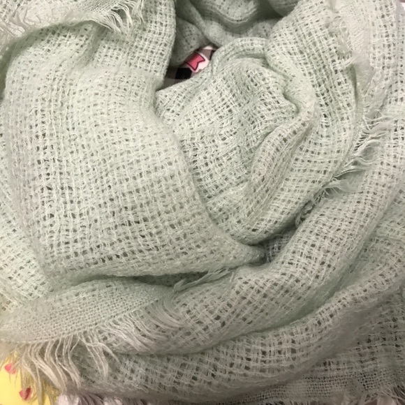 Mint infinity scarf - Picture 2 of 2