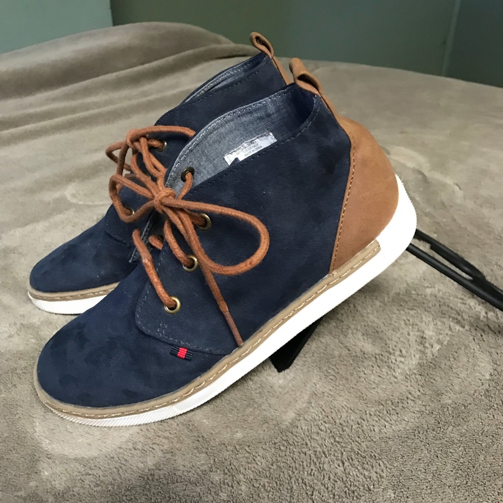 🎅markdown Boys Tommy Hilfiger blue suede shoes!