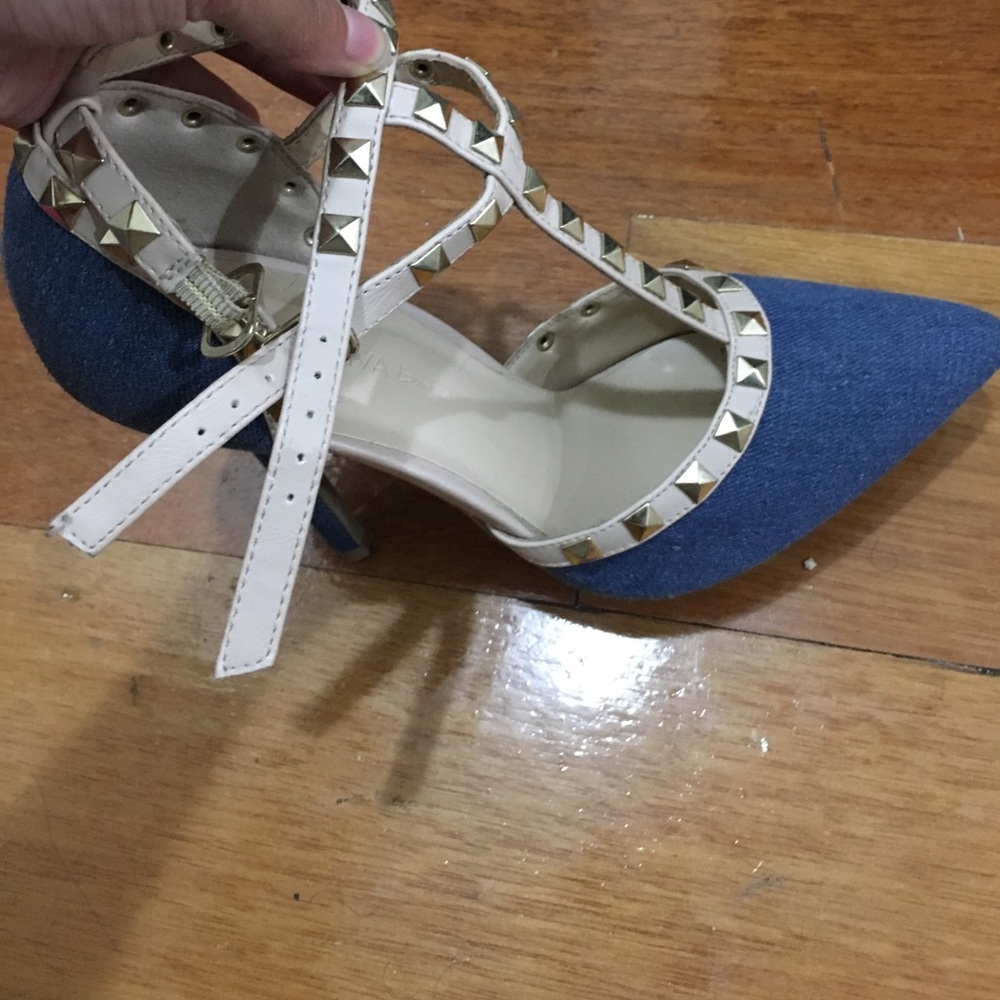 Used only 1 time. Size 7