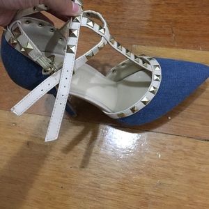 Used only 1 time. Size 7