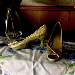 Glitter Gold peep toe pump Alex Marie