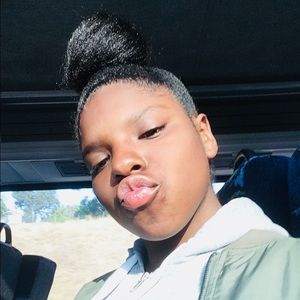 Meet your Posher, Zakiya