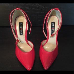 Size 5 Never worn red pointed heels 👠