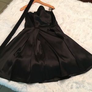 White House Black Market Sz 4 Strapless Dress