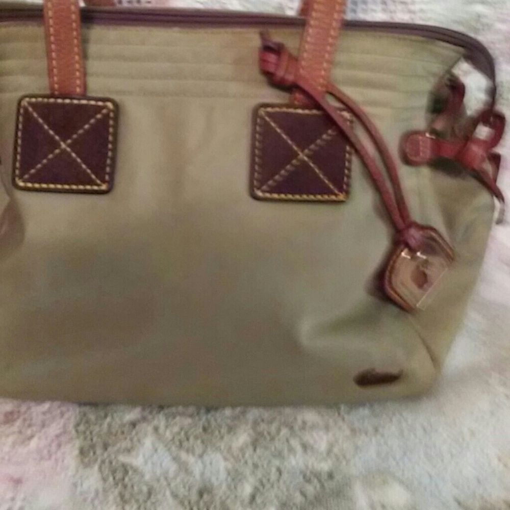Dooney & Bourke hand bag