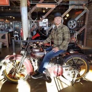 Meet your Posher, Derrick