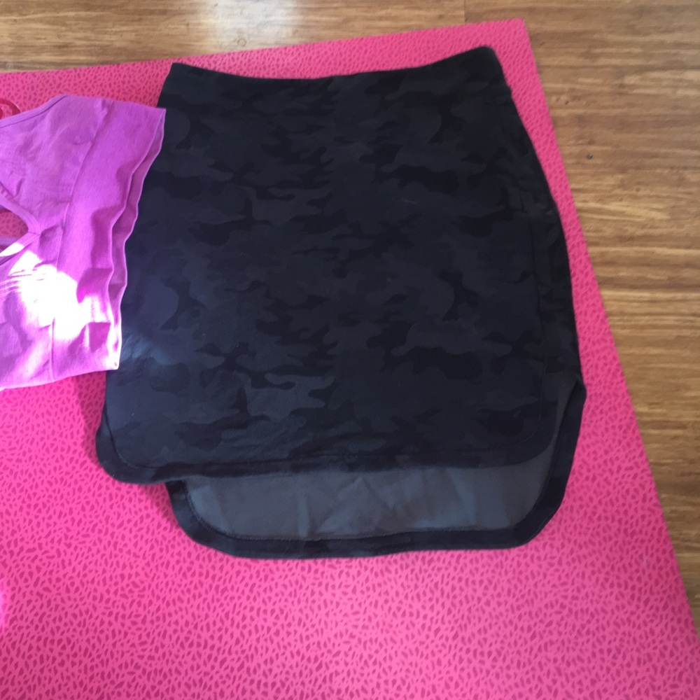 Lululemon camo skirt 6
