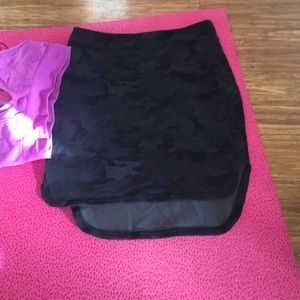 Lululemon camo skirt 6