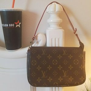 Small Louis Vuitton handbag with embossed identifi