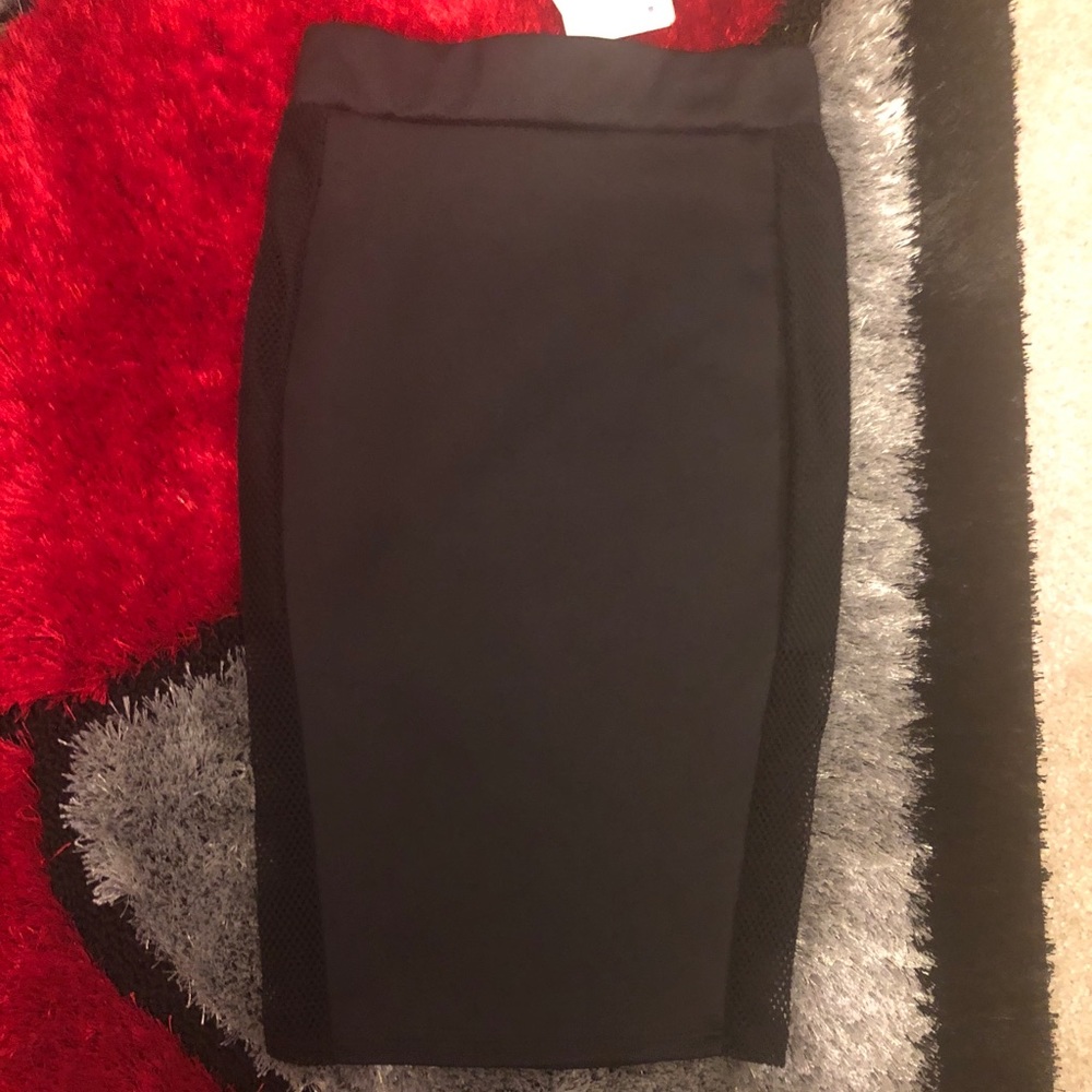 Nicki Minaj black pencil skirt
