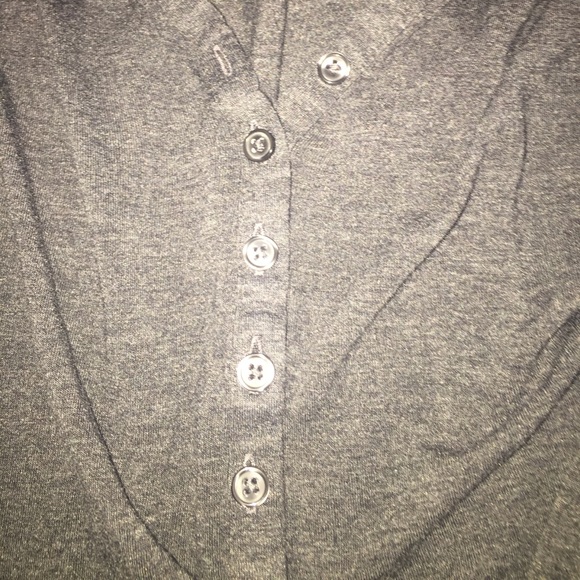 3/4" sleeved gray shirt - Picture 3 of 3