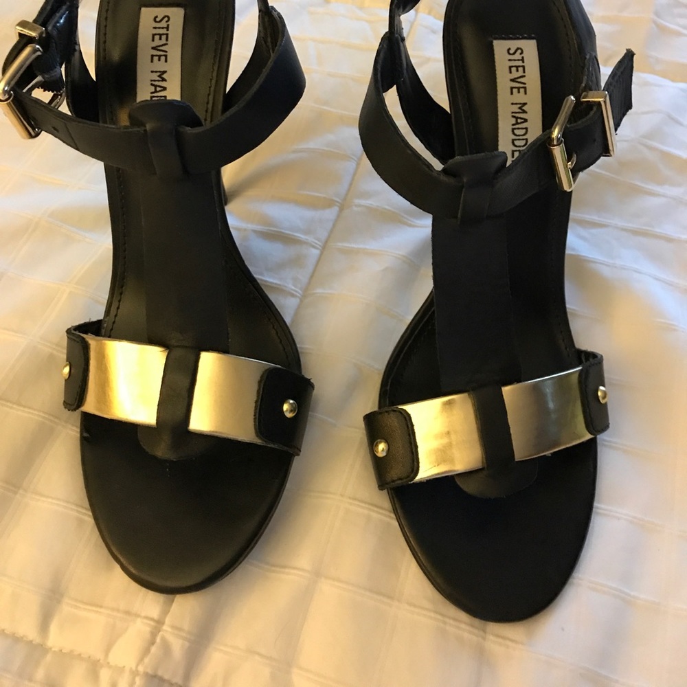 Steve Madden "Reya" strapped sandal
