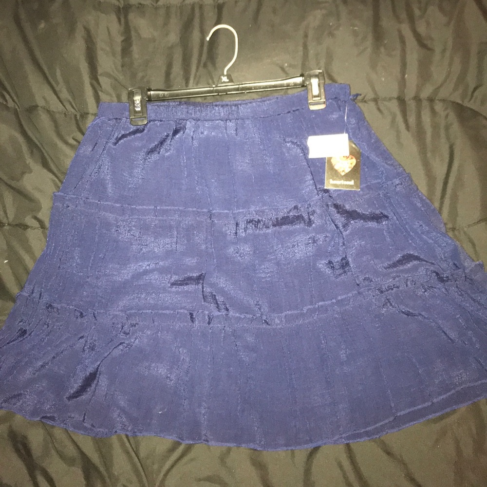 Heartsoul navy blue ruffled skirt. Size XL. NWT.